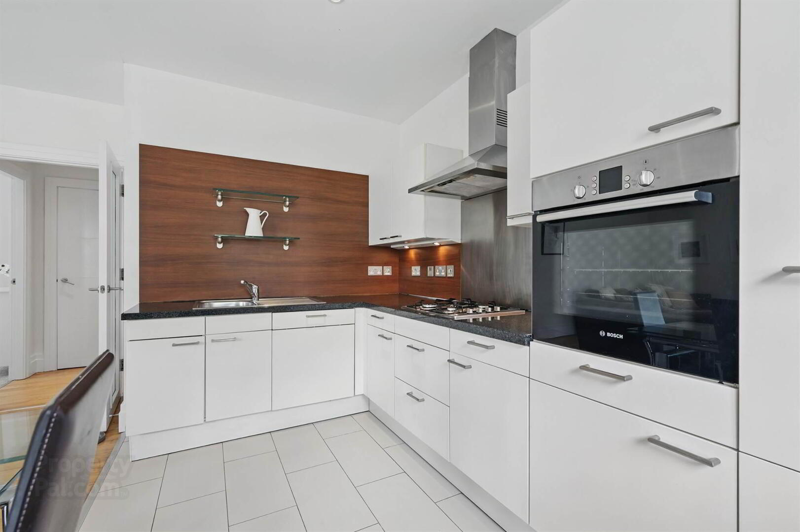 B5 Apt Malone Square, 42 Windsor Park 6 of 12
