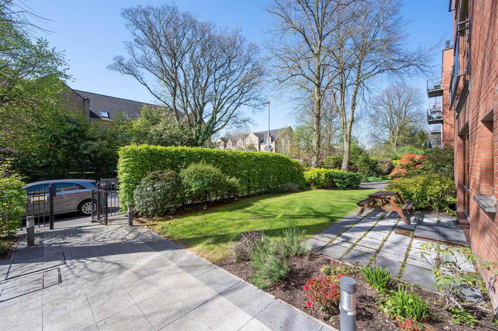 B5 Apt Malone Square, 42 Windsor Park 3 of 12