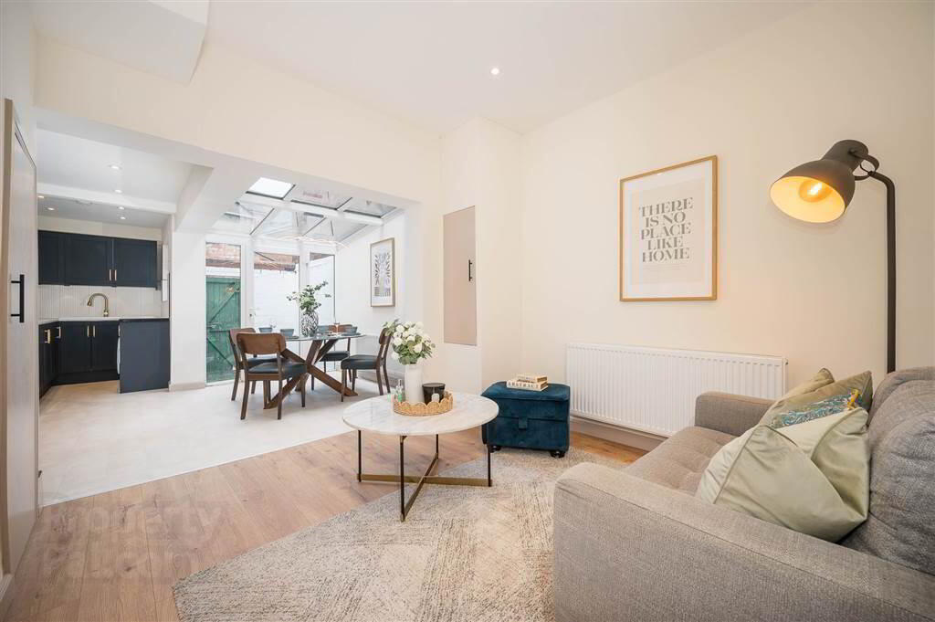 6 Sandhurst Drive 4 of 17