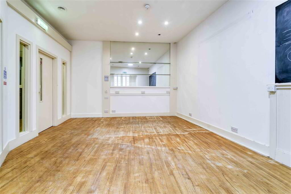 1-3 Ballynahinch Street 24 of 32