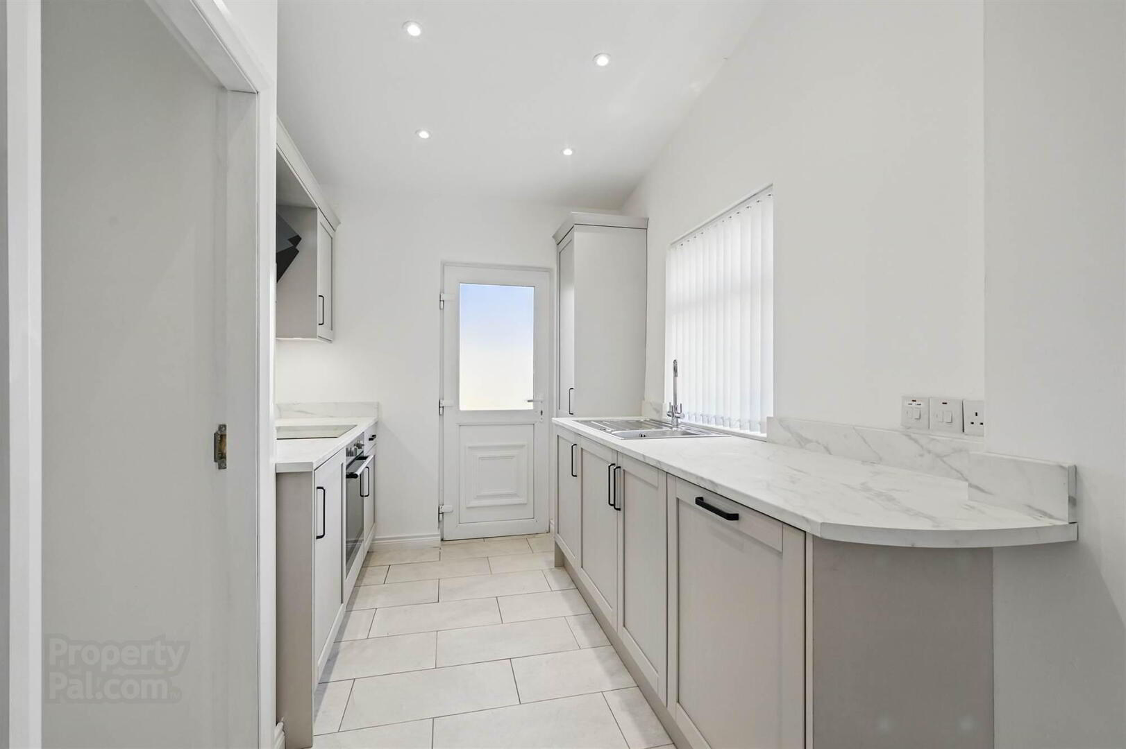 39 Hazelbrook Avenue 7 of 18