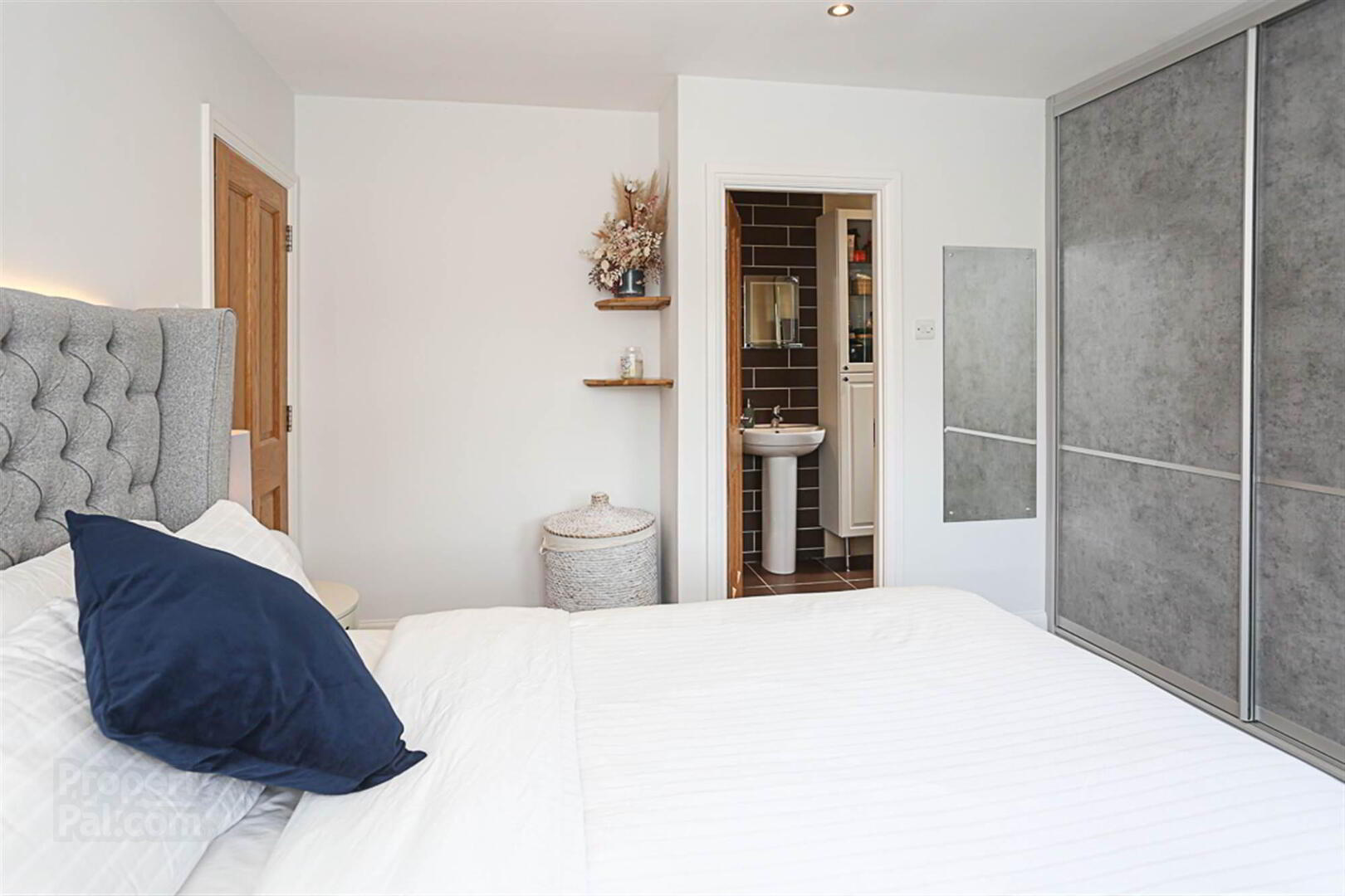 24 Walmer Grove 24 of 43