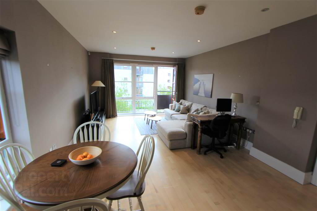 Apt 15 The Oaks, Malone Square 5 of 15