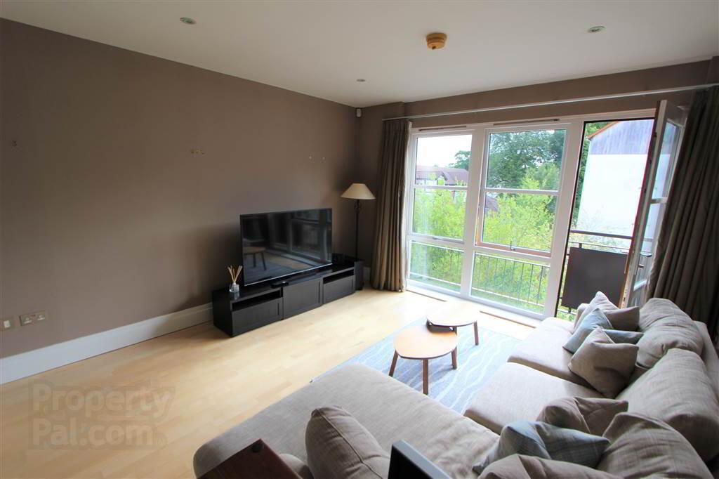 Apt 15 The Oaks, Malone Square 6 of 15