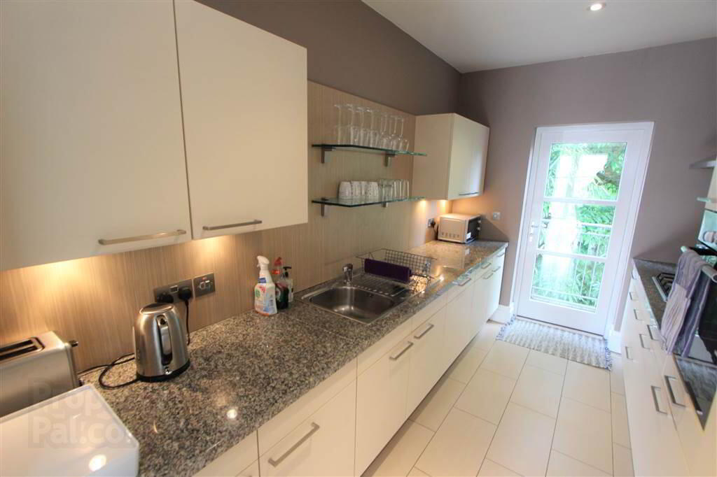 Apt 15 The Oaks, Malone Square 9 of 15