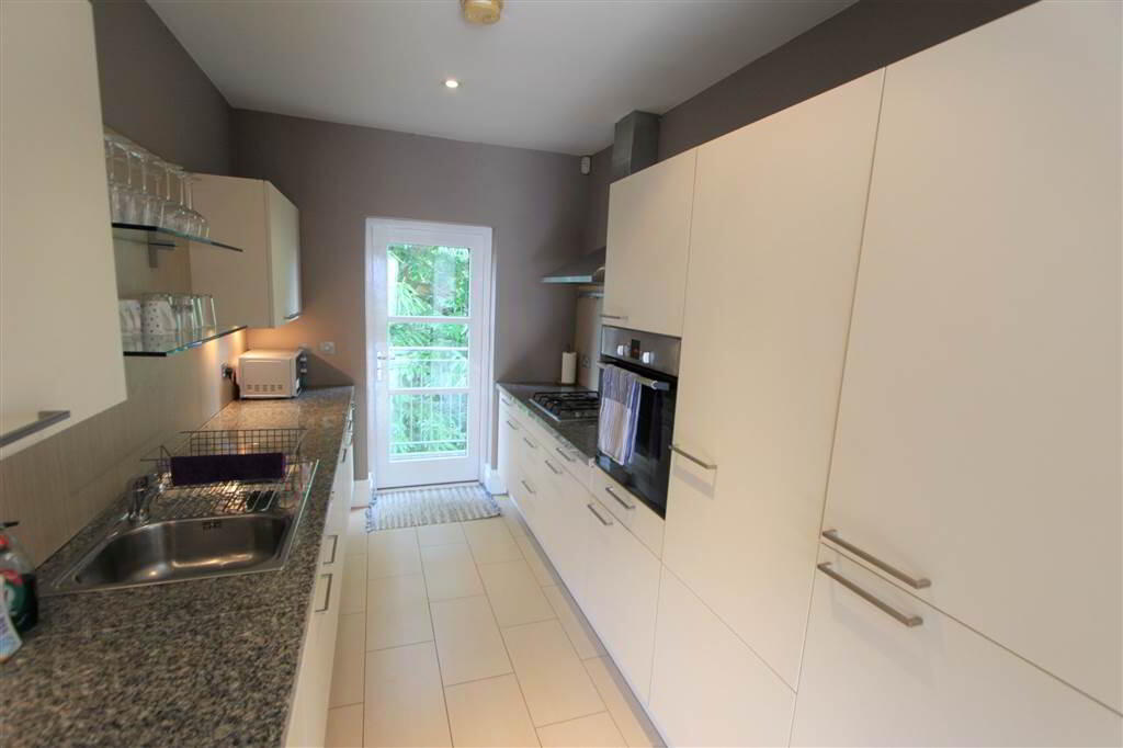 Apt 15 The Oaks, Malone Square 8 of 15