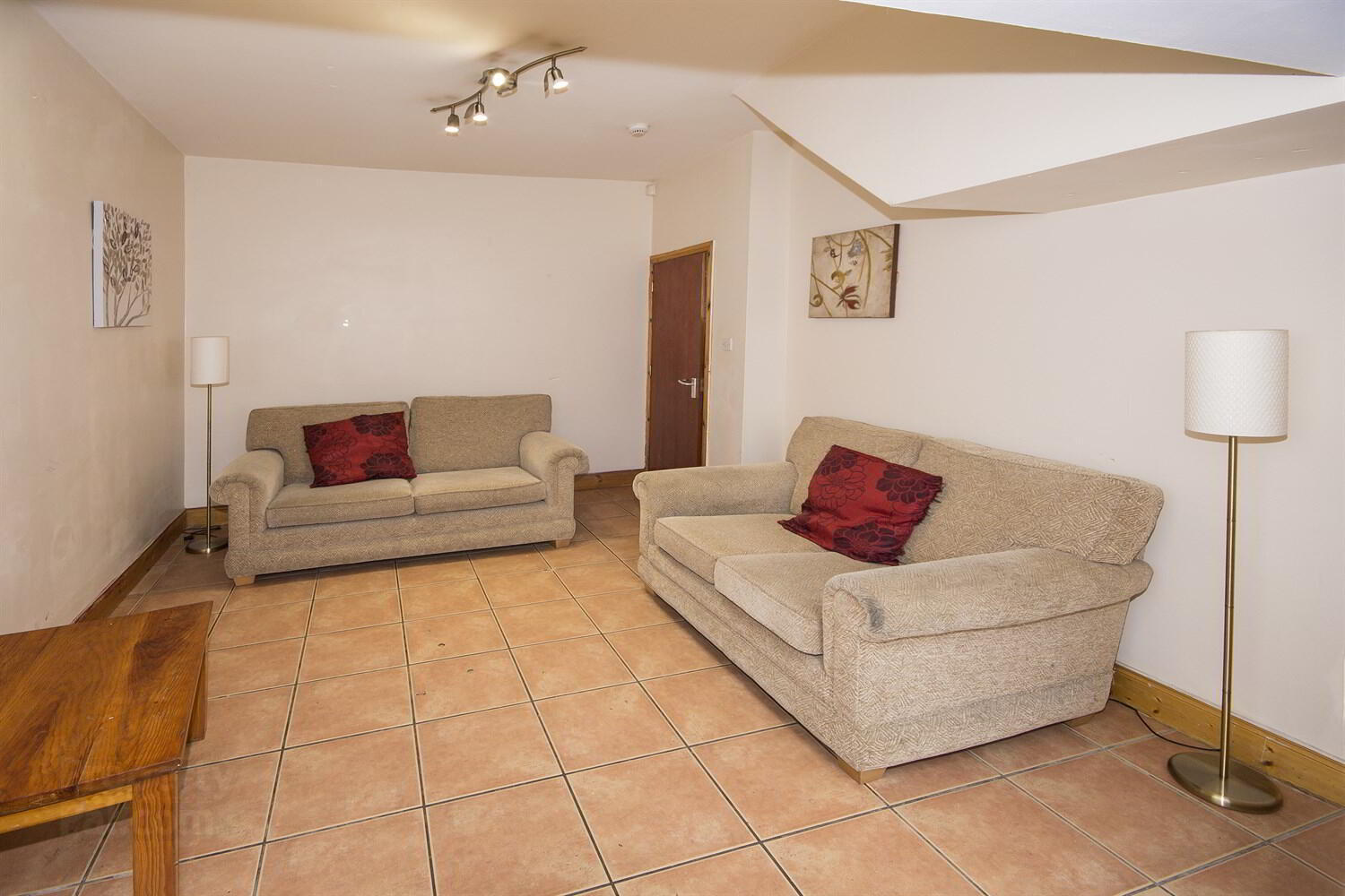Room 5, 185 Dunluce Avenue 3 of 6