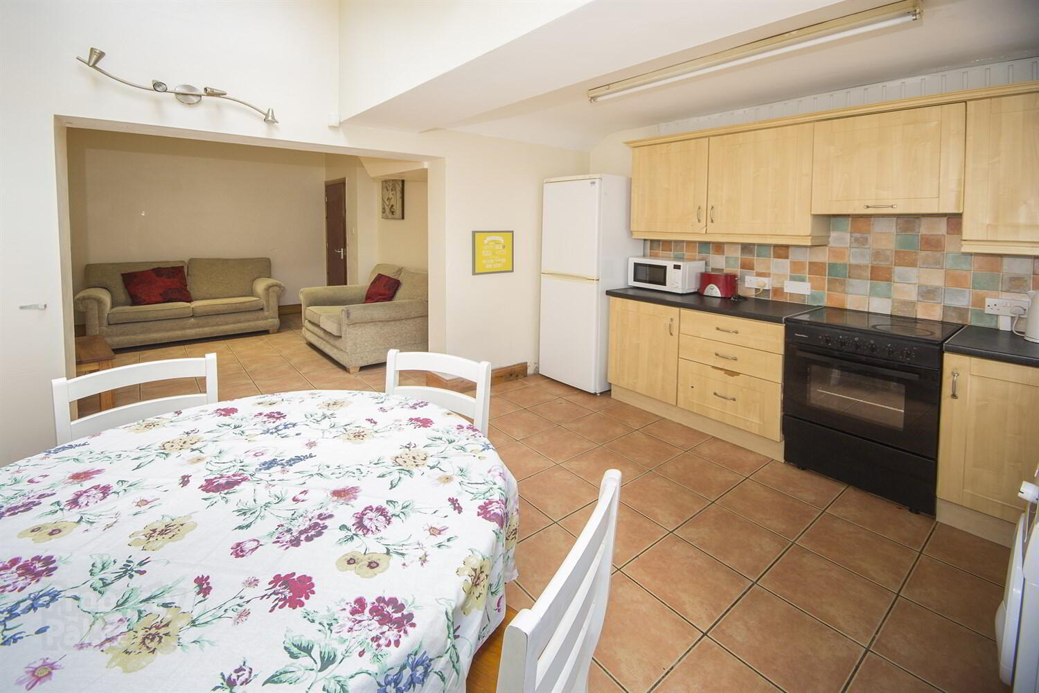 Room 5, 185 Dunluce Avenue 5 of 6
