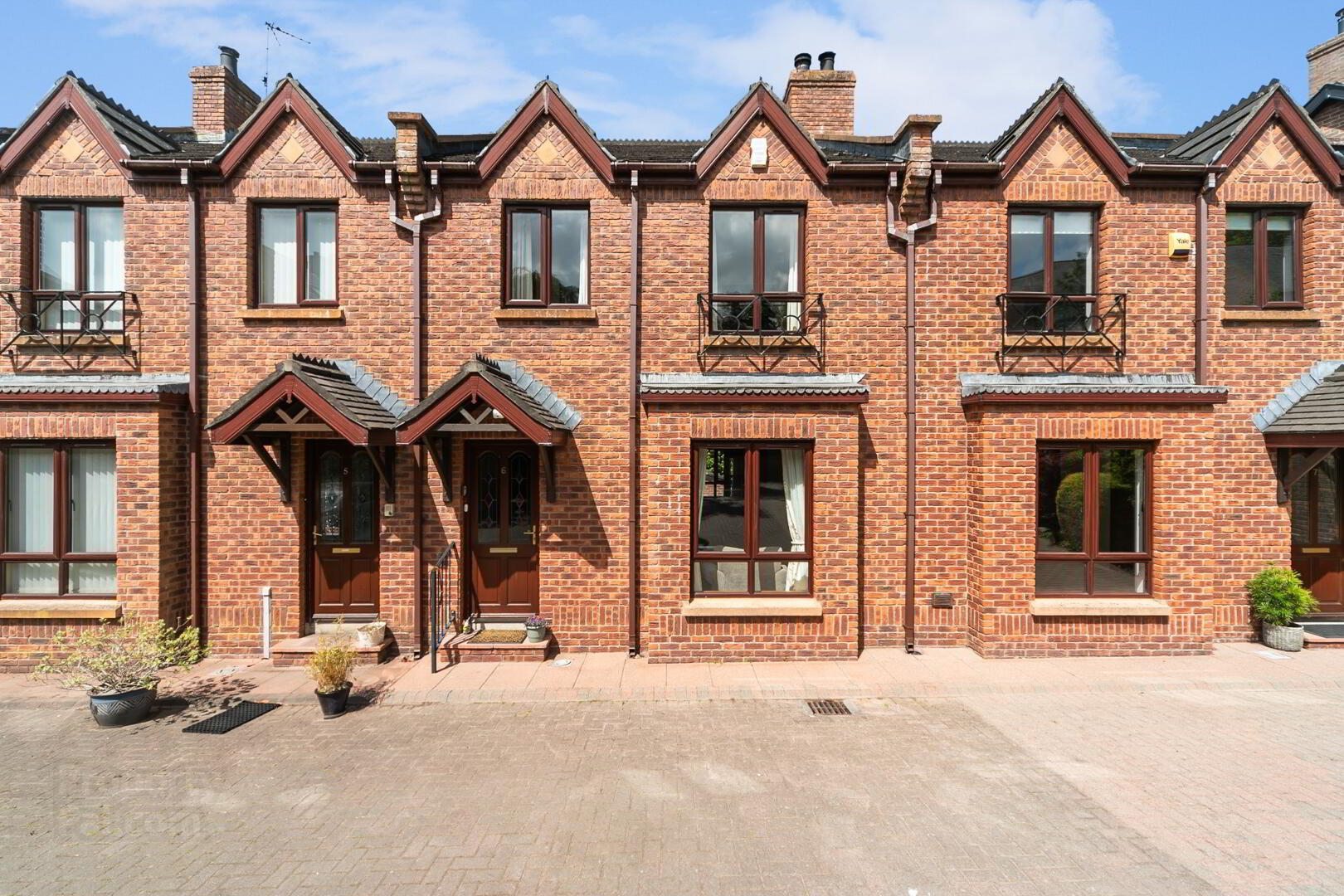 6 Blessington Court 1 of 27