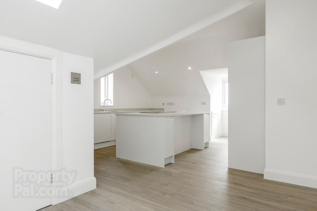 Apartment 4 Crosby House 35 College Green 9 of 19