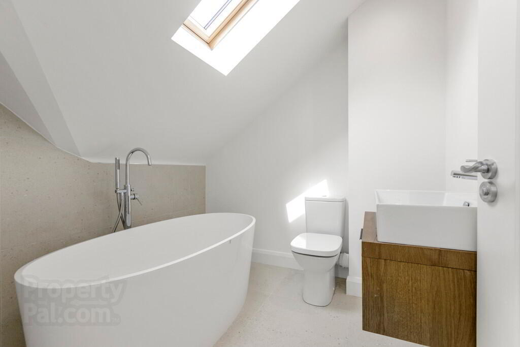 Apartment 4 Crosby House 35 College Green 16 of 19