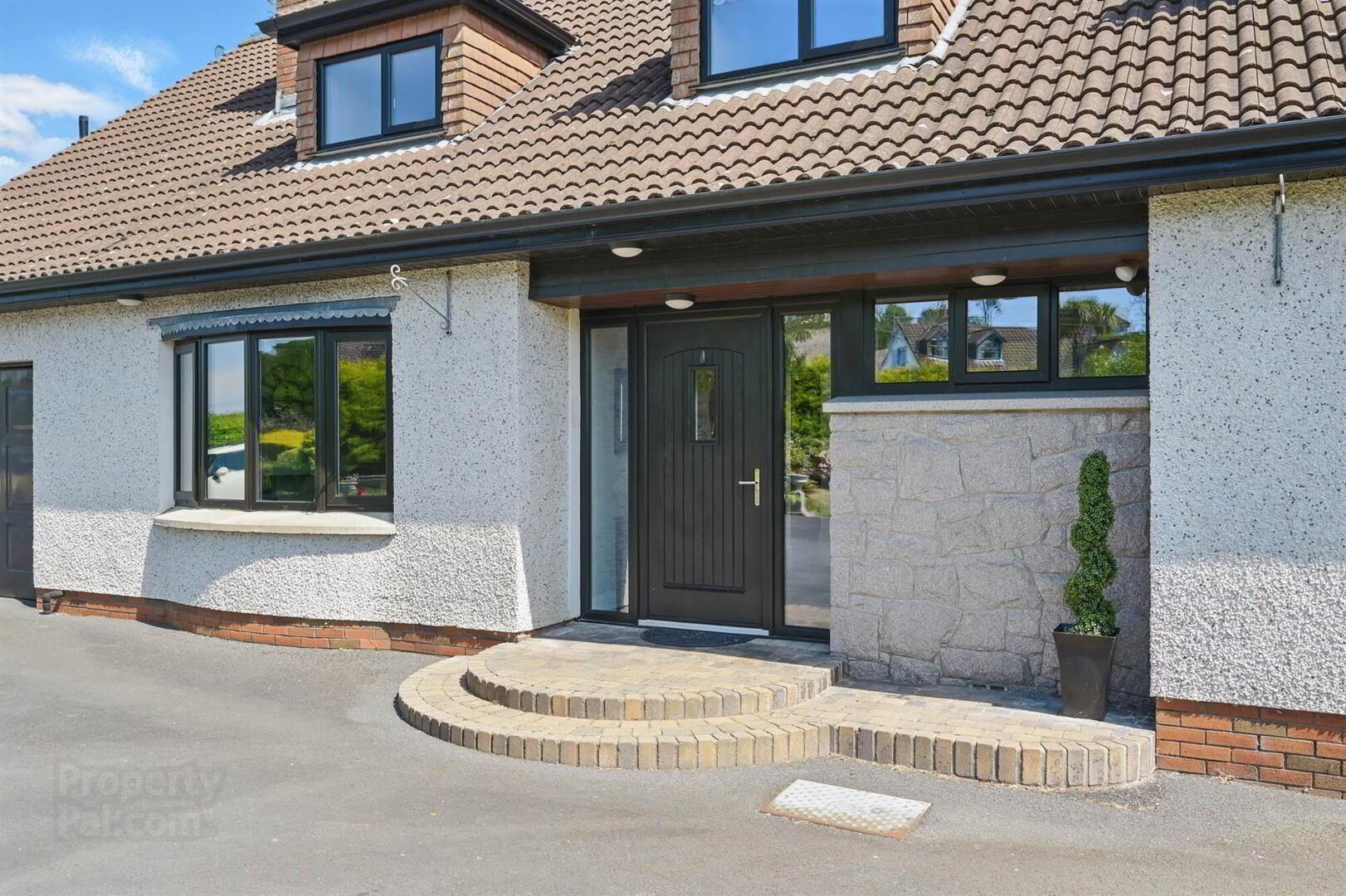 39 & 39a Whiterock Road 5 of 50