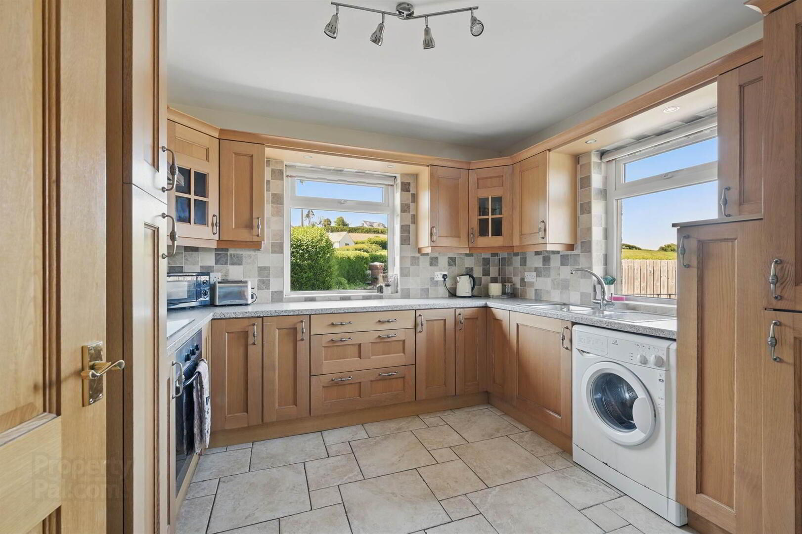 39 & 39a Whiterock Road 32 of 50