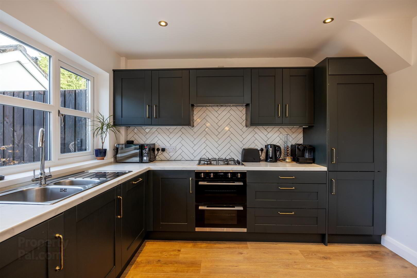 13a Diamond Gardens 12 of 36