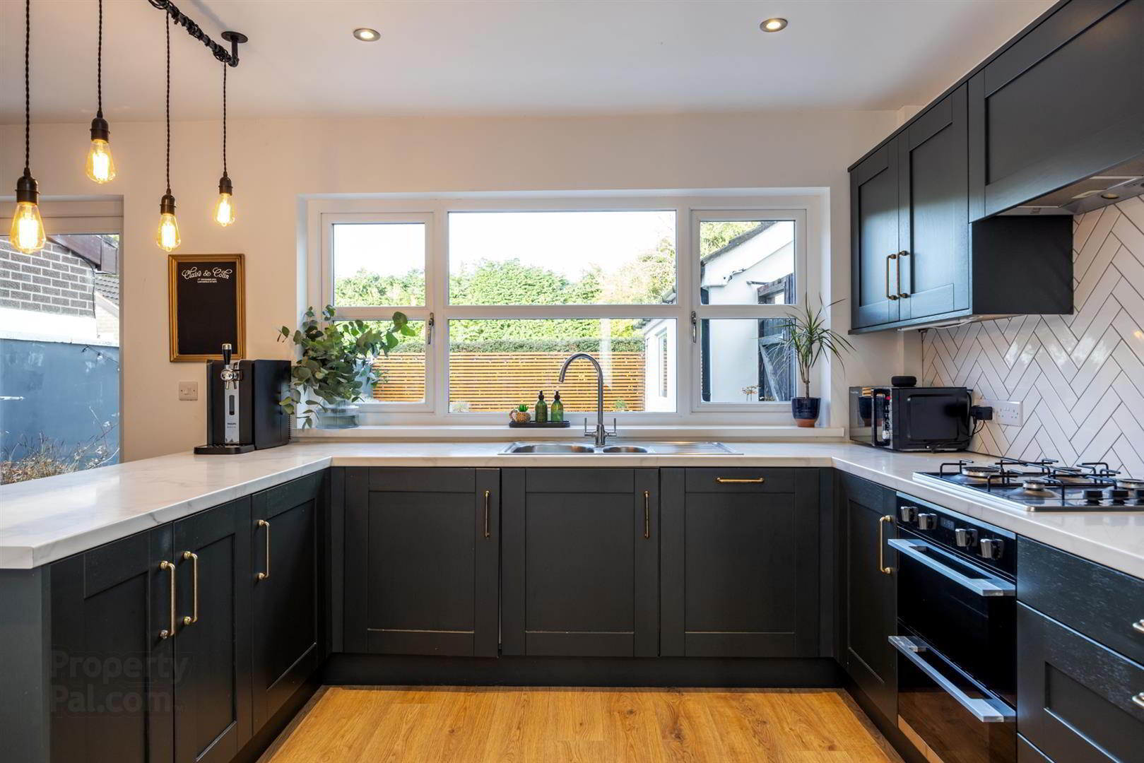 13a Diamond Gardens 13 of 36