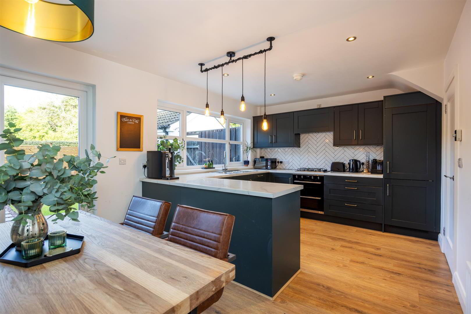 13a Diamond Gardens 11 of 36