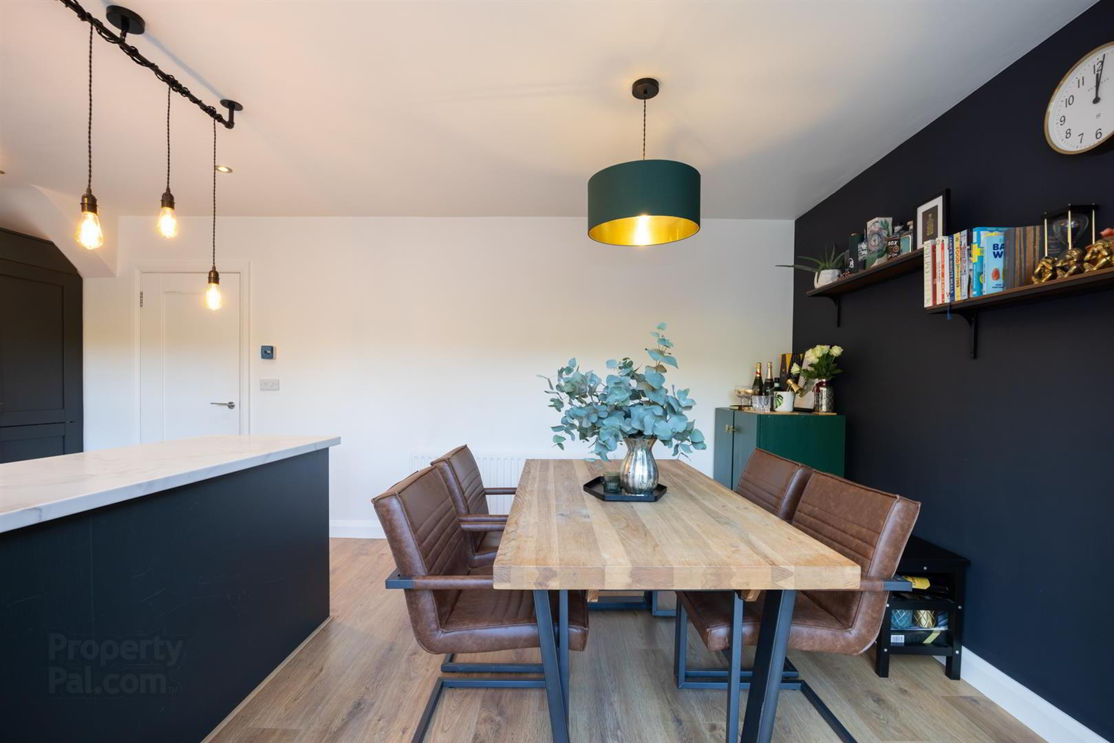 13a Diamond Gardens 16 of 36
