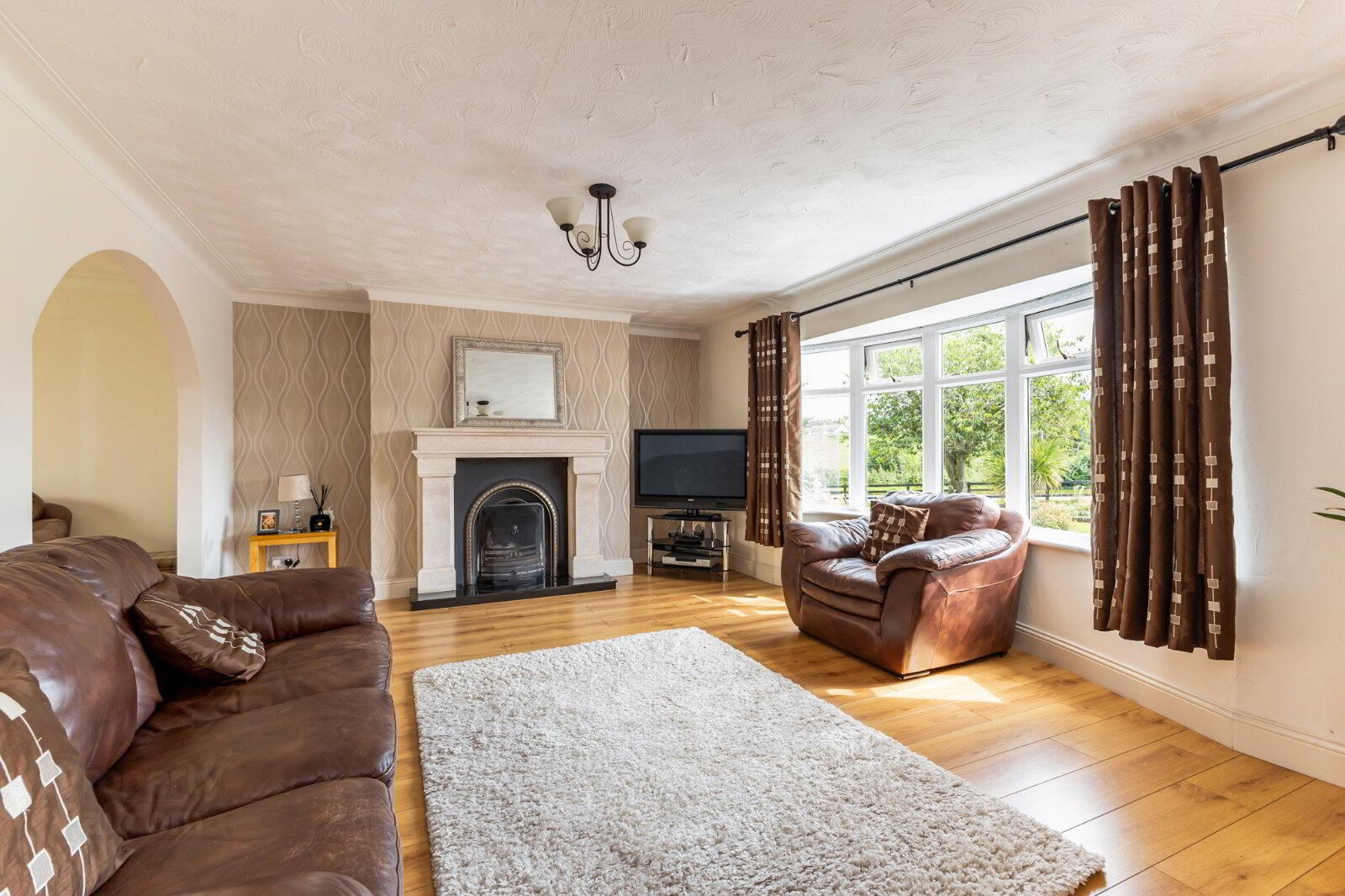 24 Crossgar Road East 4 of 33