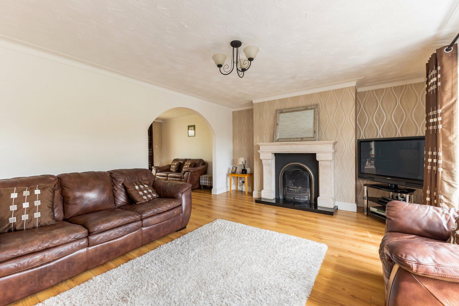 24 Crossgar Road East 5 of 33