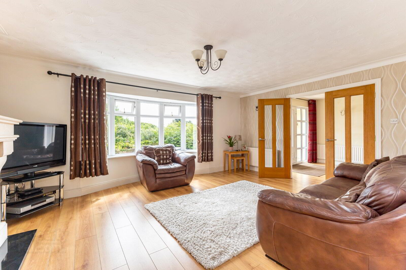 24 Crossgar Road East 6 of 33