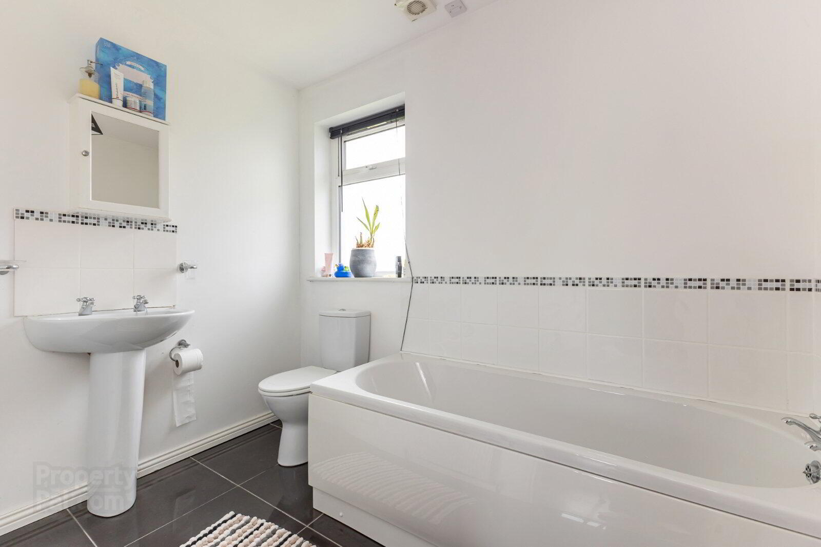 24 Crossgar Road East 24 of 33
