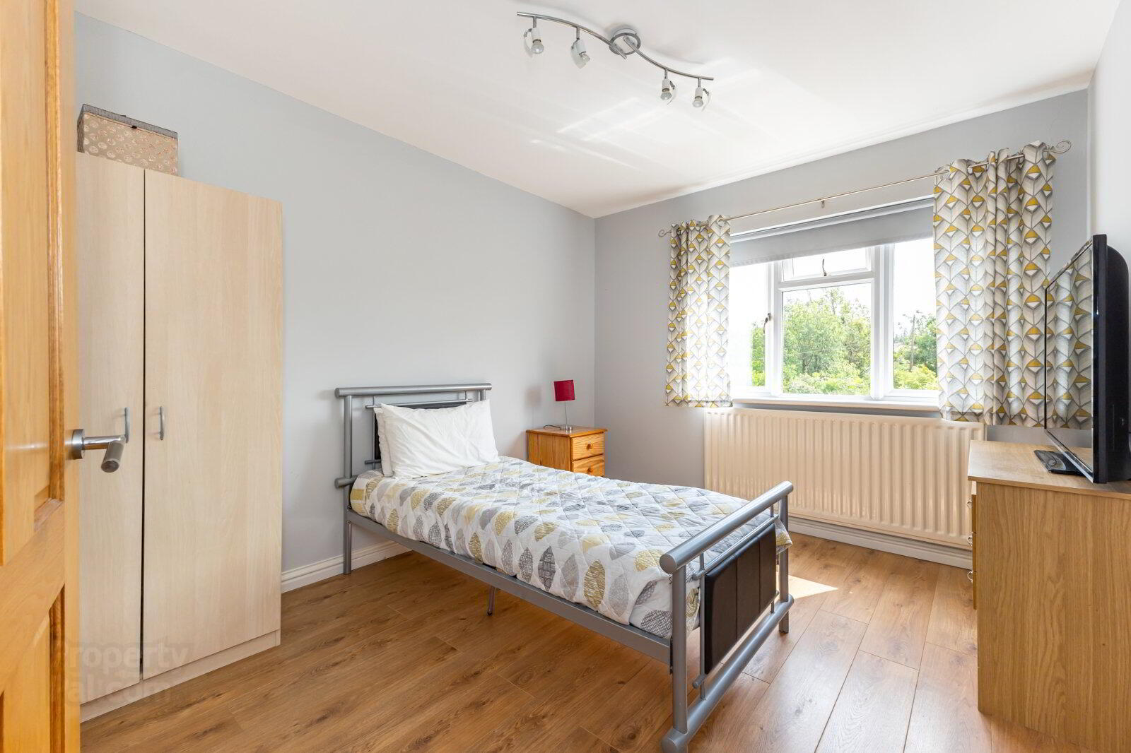 24 Crossgar Road East 29 of 33