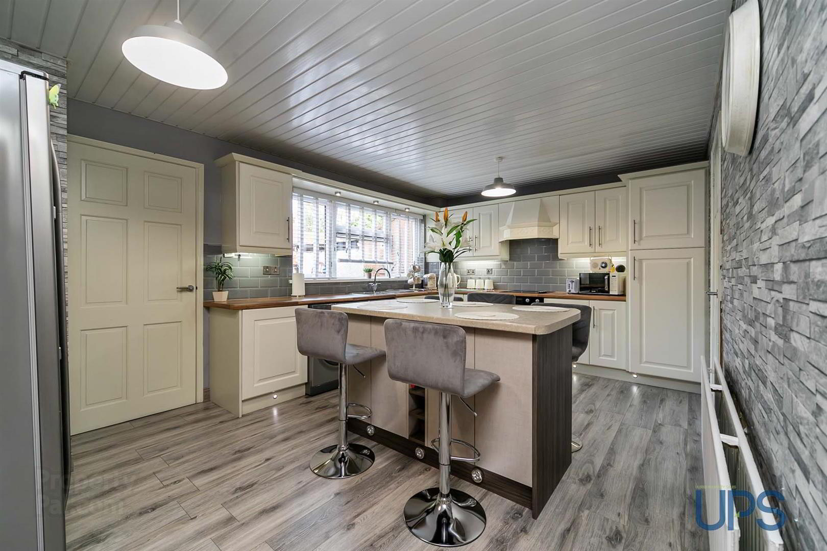 89 Laurelbank 6 of 31