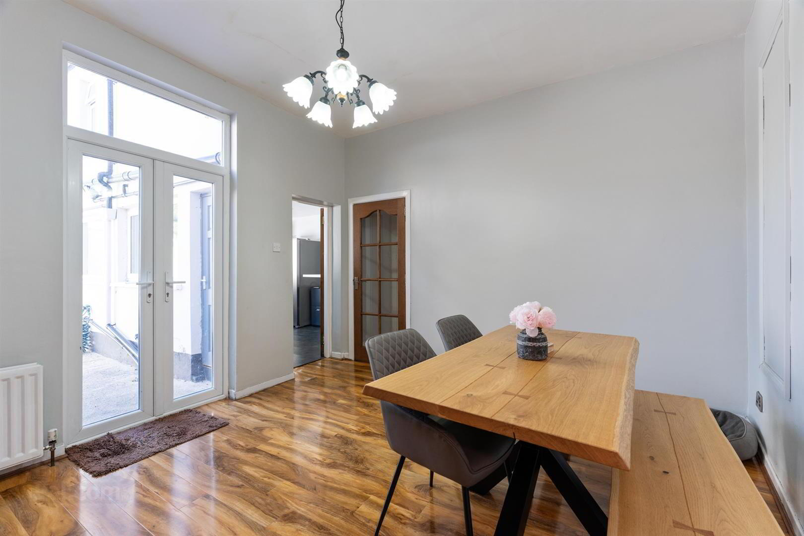 2 Martinez Avenue 7 of 26