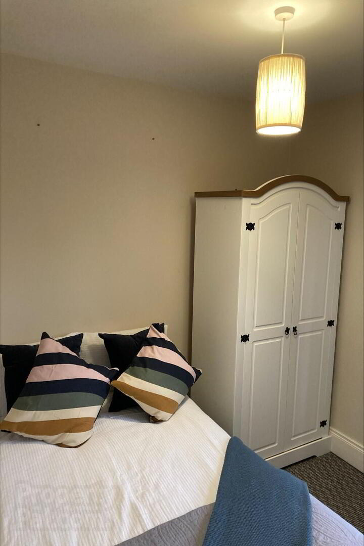 Room 3.1, 16 Cedar Avenue 4 of 4