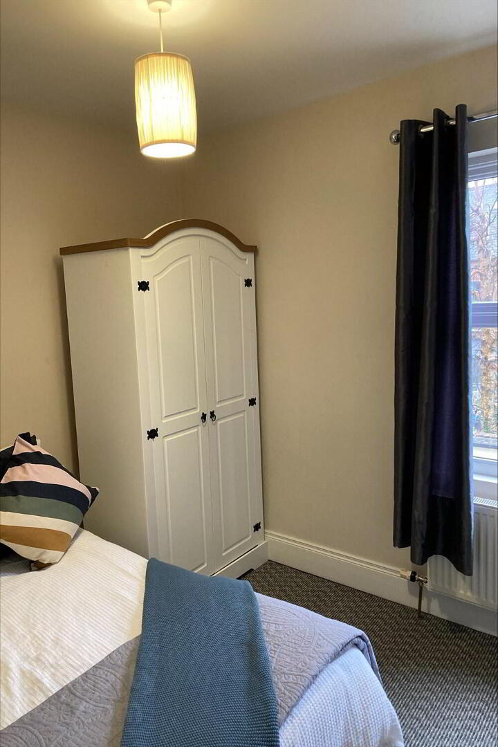 Room 3.1, 16 Cedar Avenue 1 of 4