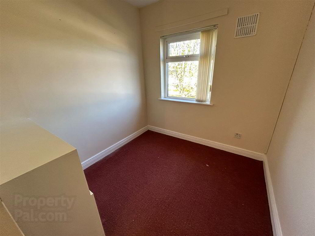 84 De La Salle Crescent 6 of 10