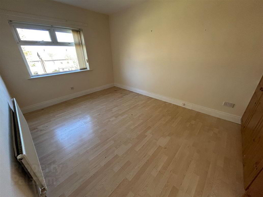 84 De La Salle Crescent 3 of 10