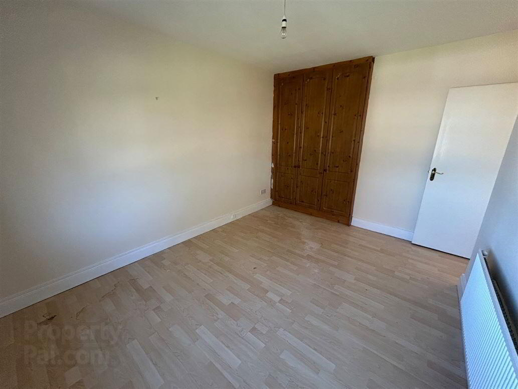 84 De La Salle Crescent 7 of 10