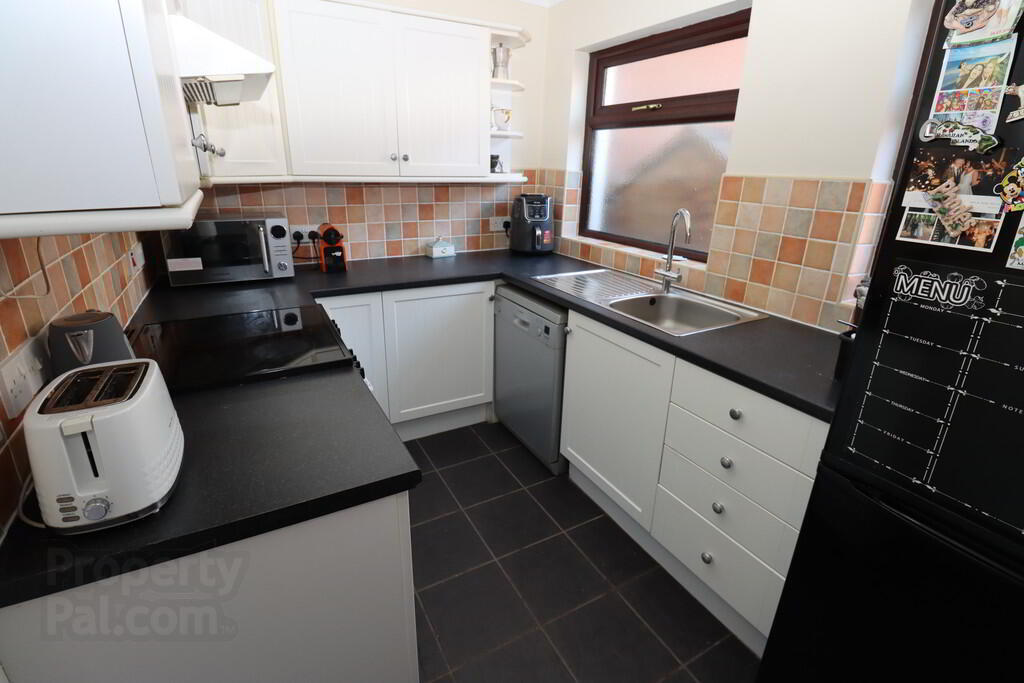 72 Ladbrook Drive 5 of 18