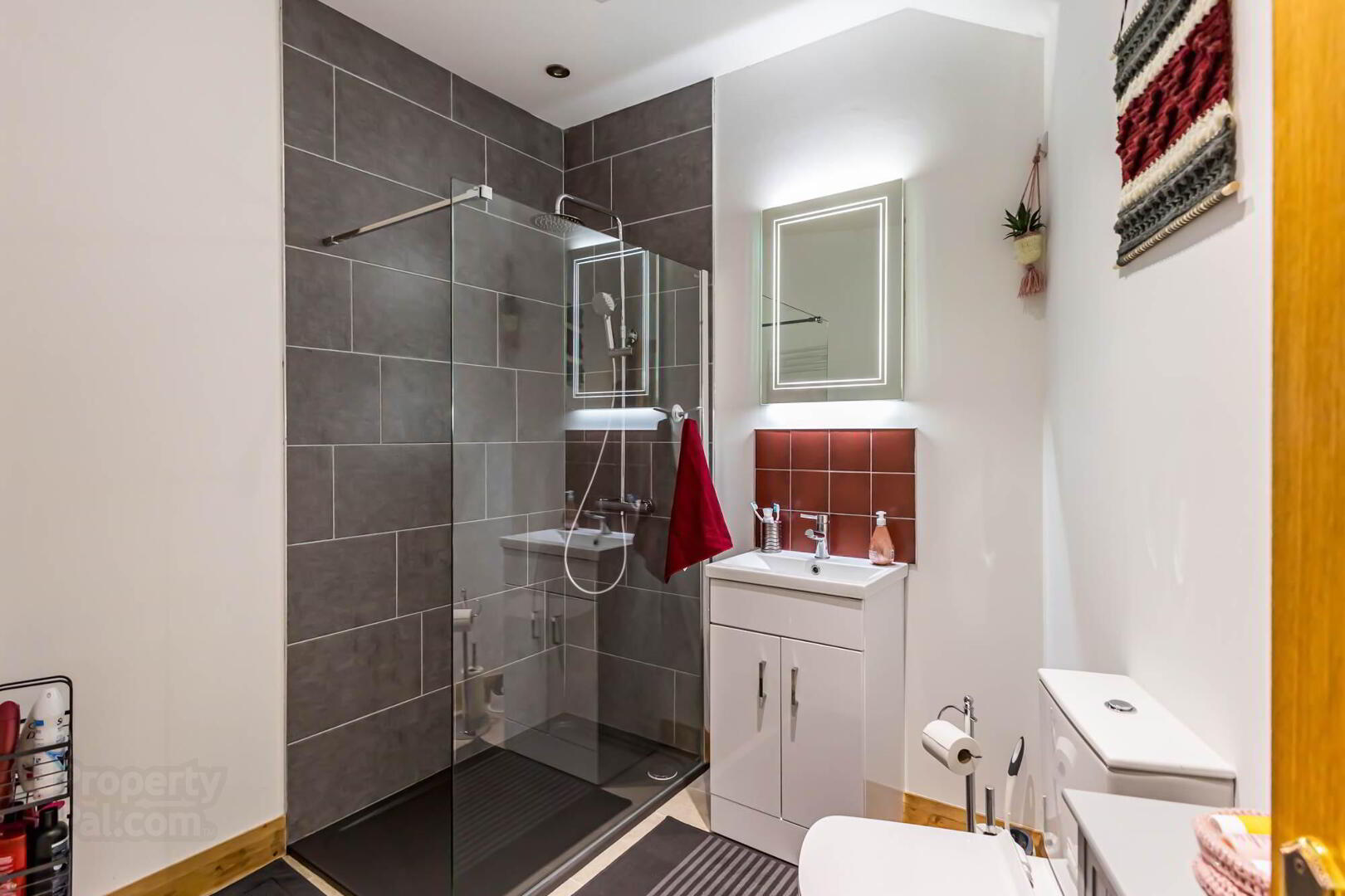 17a Monlough Road 10 of 16