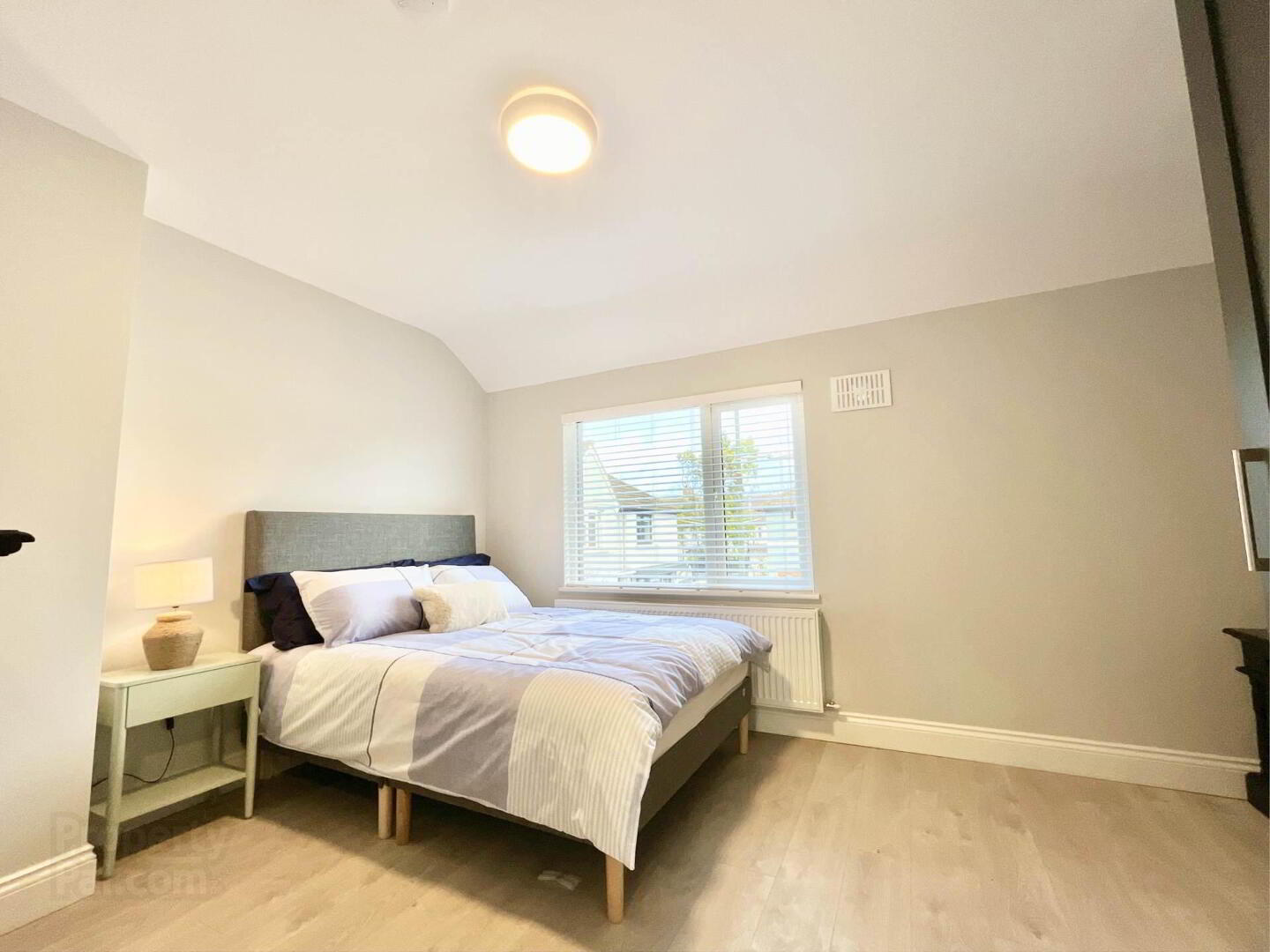 68 Seaview Avenue East 13 of 19