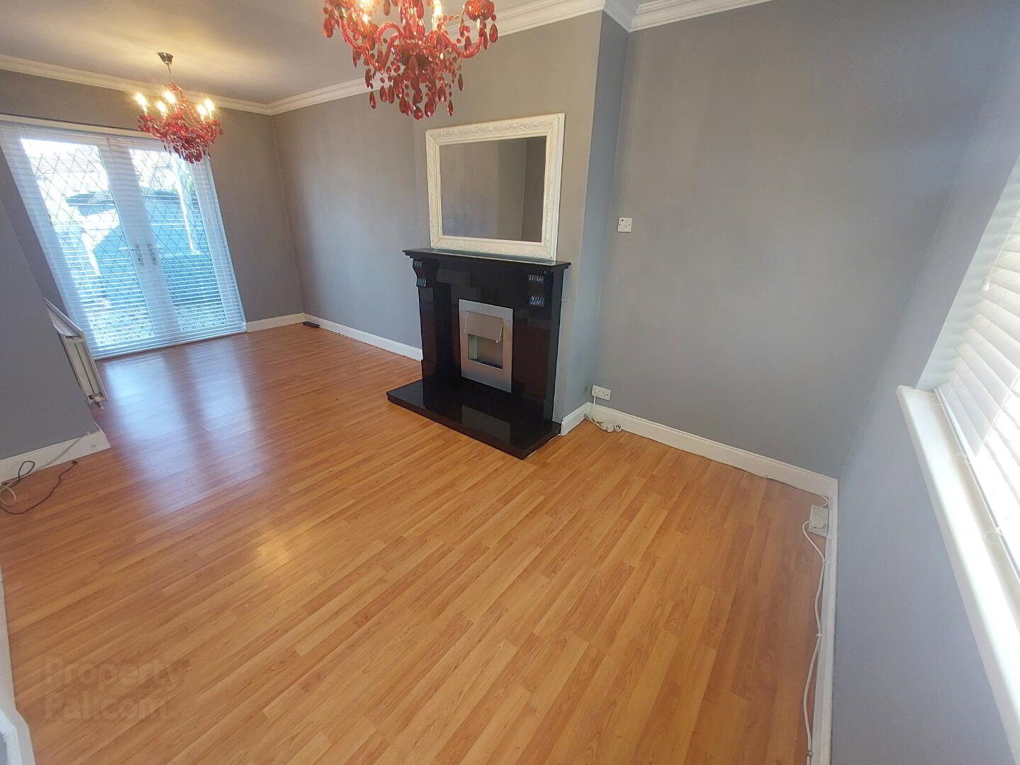 4 Dennet Gardens 3 of 12