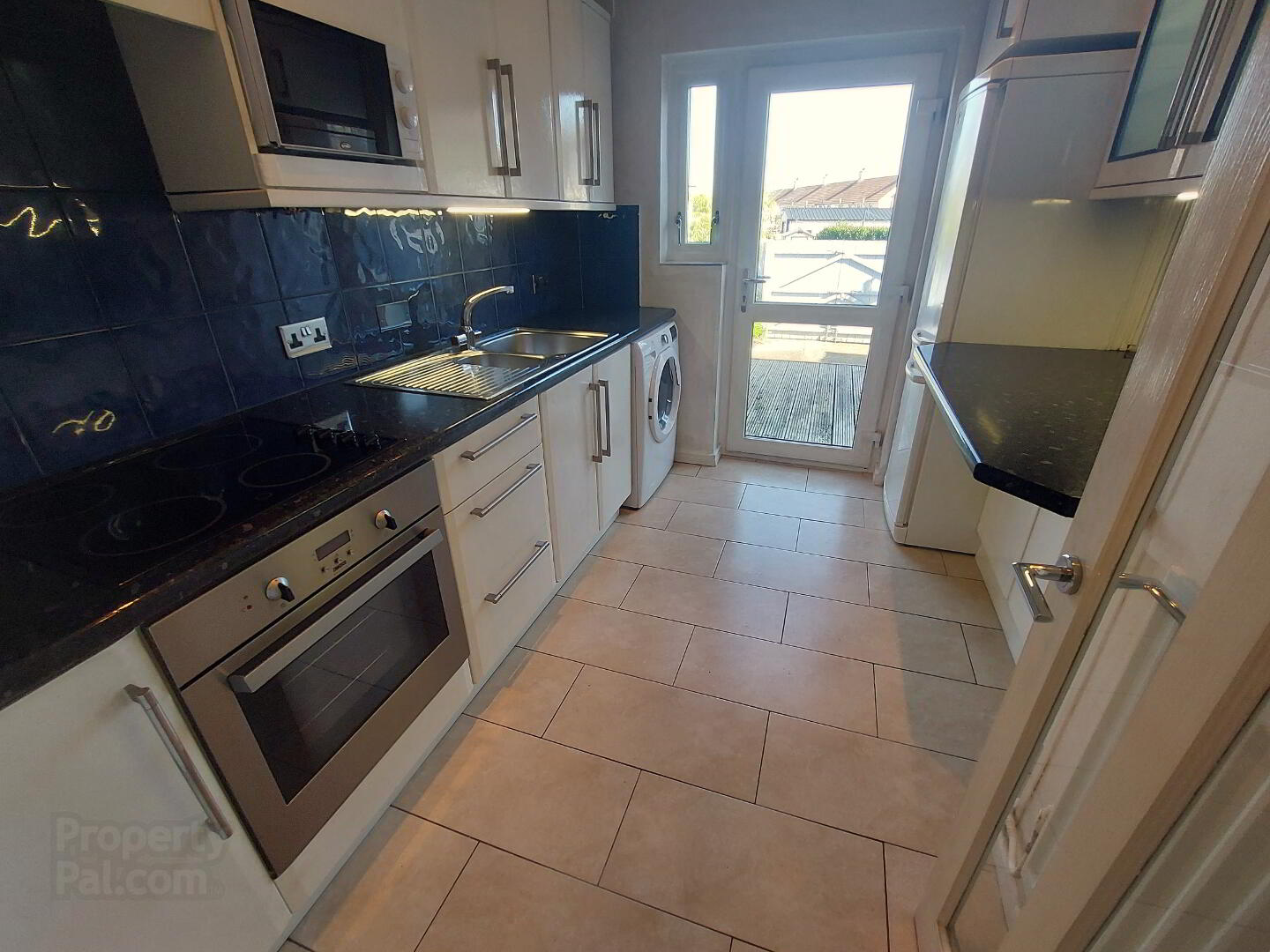 4 Dennet Gardens 5 of 12