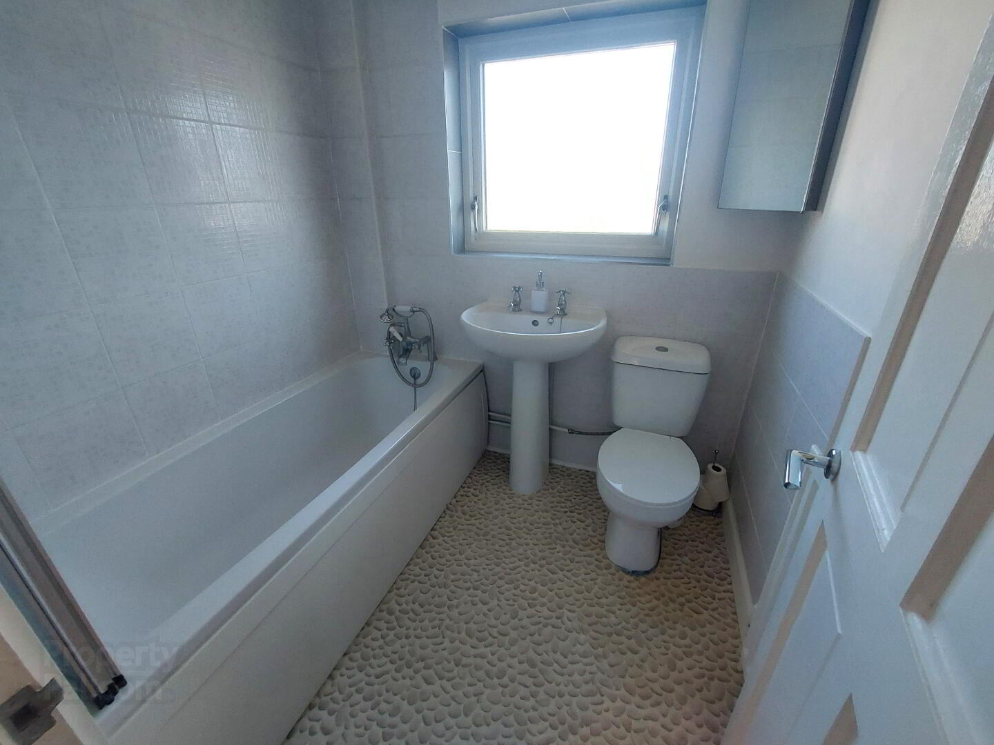 4 Dennet Gardens 9 of 12