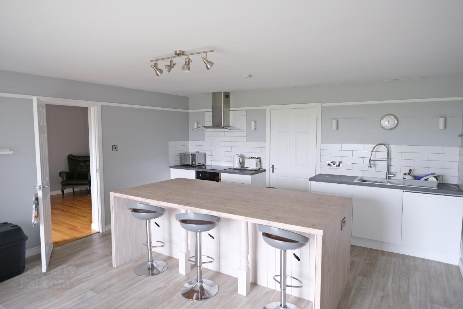 58 Mountview Drive 7 of 19
