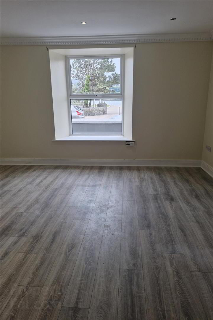 Apt 1, 3 Havelock Place 5 of 13