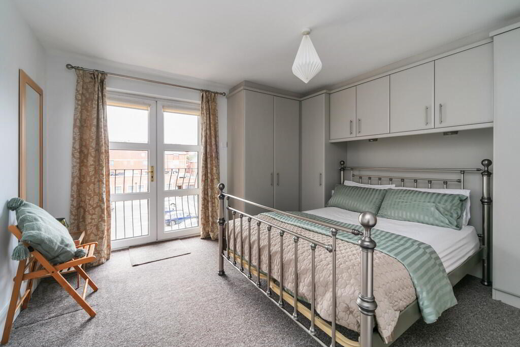 Apt 6, 36 Wellington Park 11 of 20