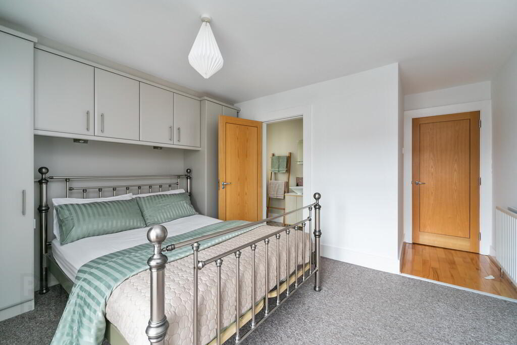 Apt 6, 36 Wellington Park 13 of 20