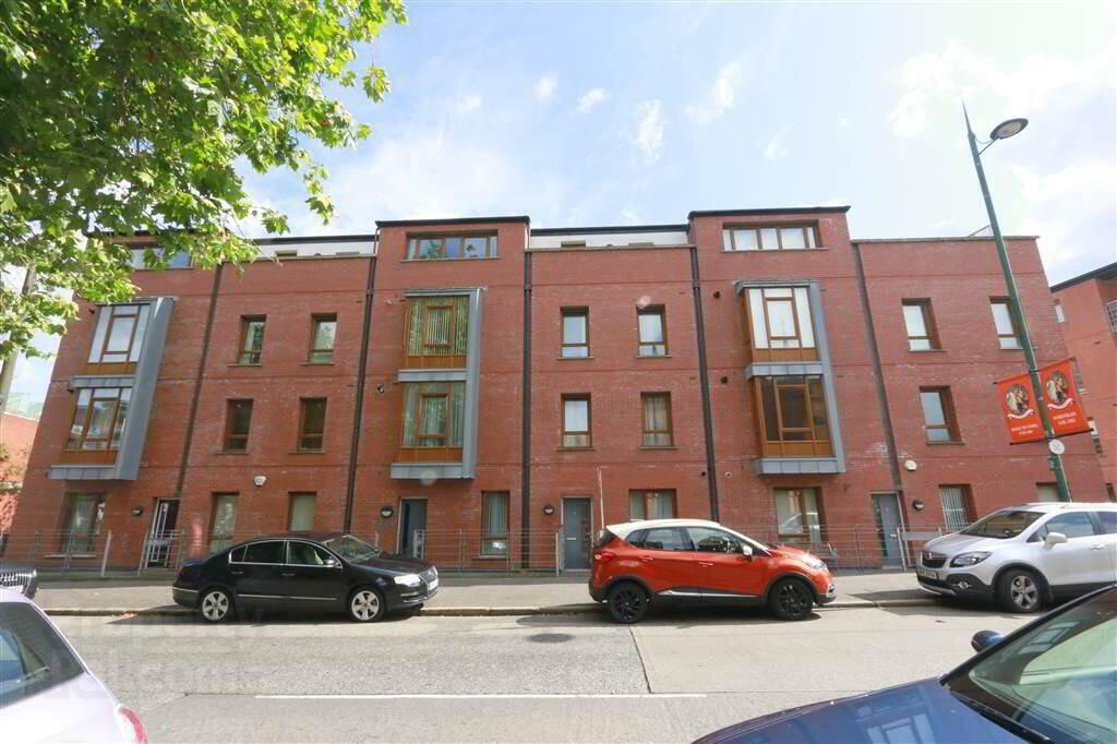 8 Chatsworth Square, 114 Templemore Avenue 1 of 7