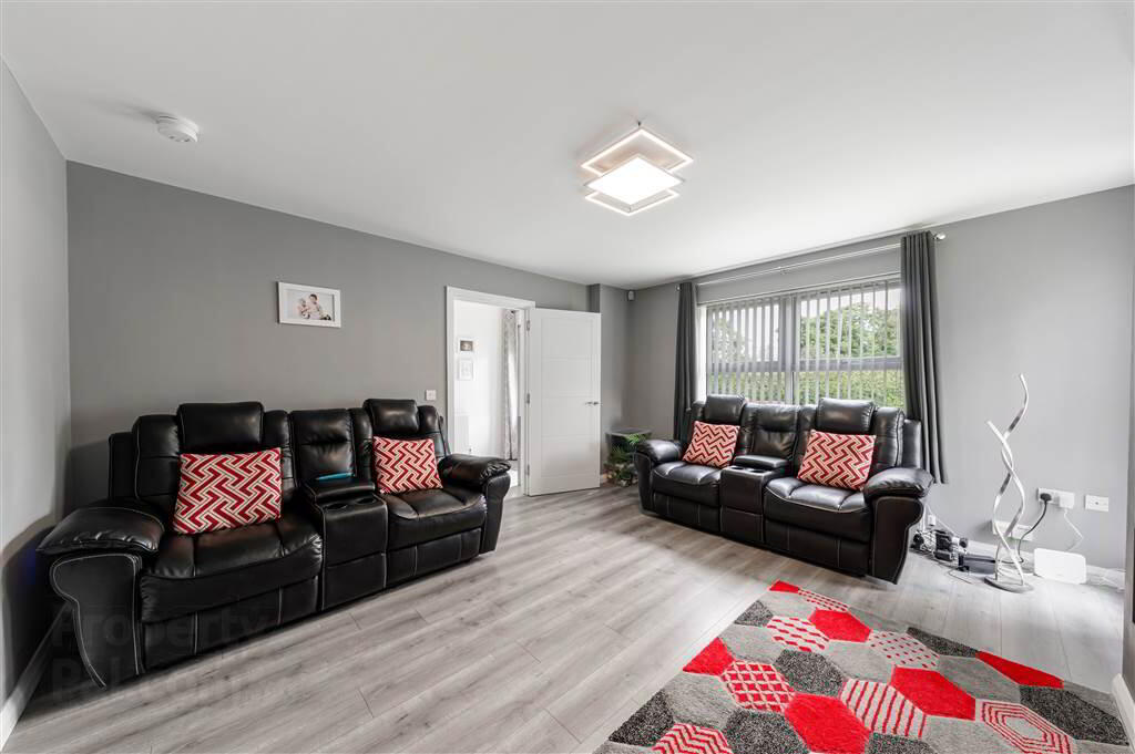 12b Glen Road 8 of 39
