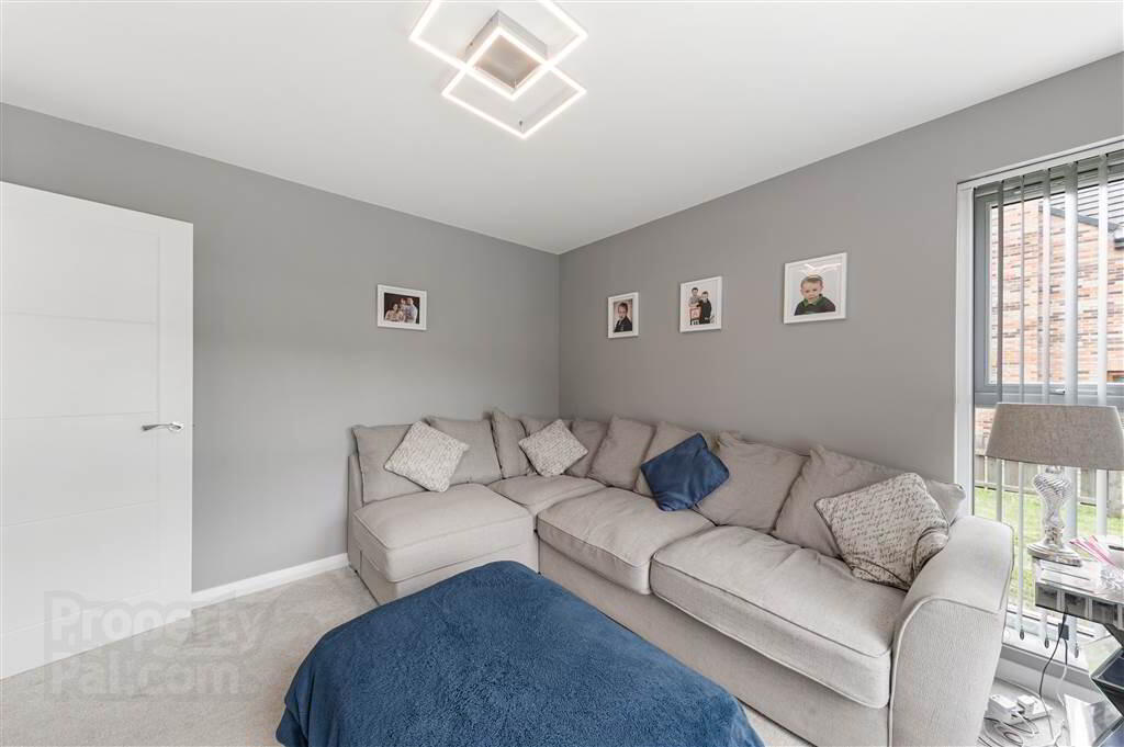 12b Glen Road 10 of 39