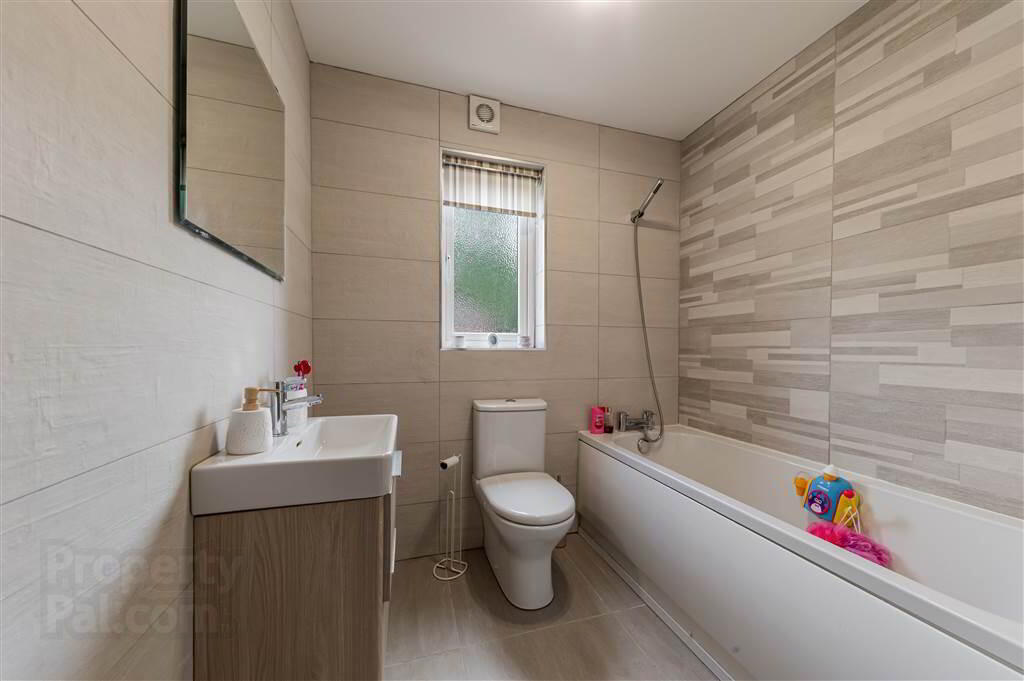 12b Glen Road 28 of 39