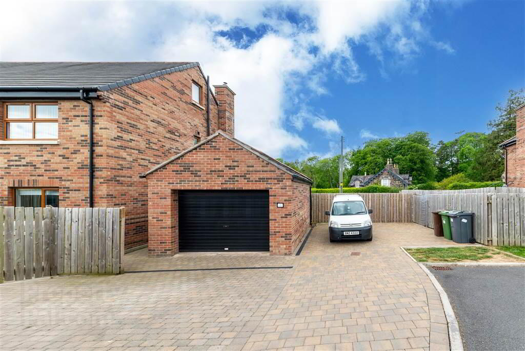 12b Glen Road 38 of 39