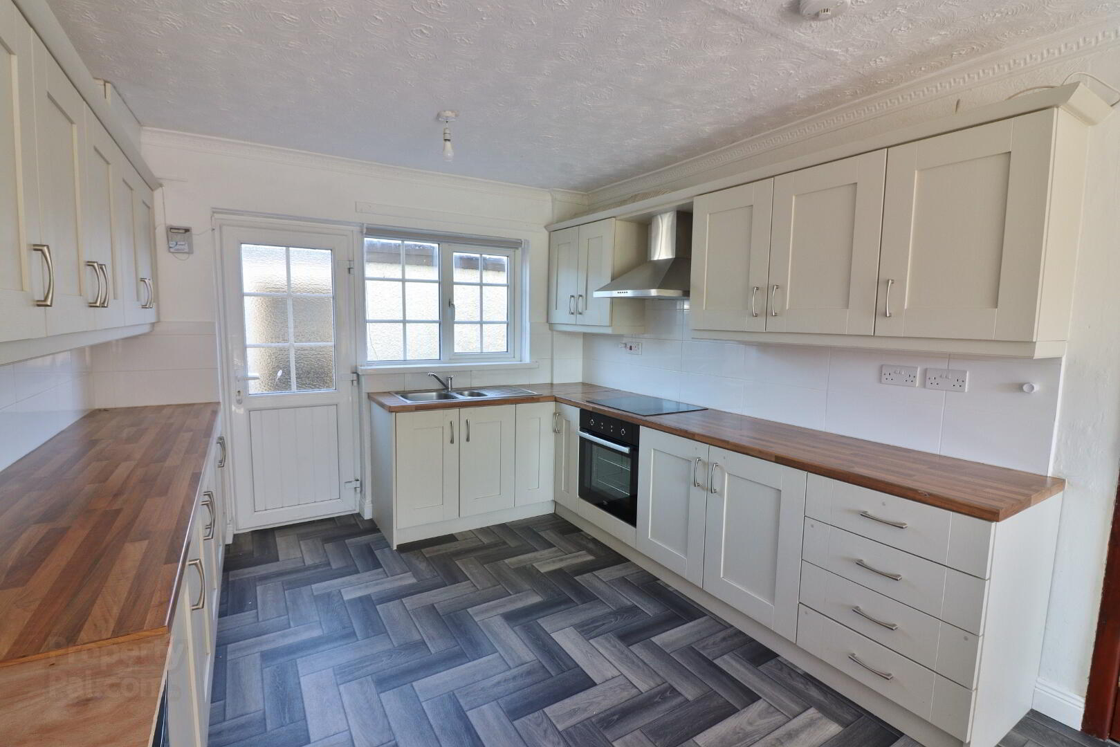 39 Killough Gardens 5 of 16