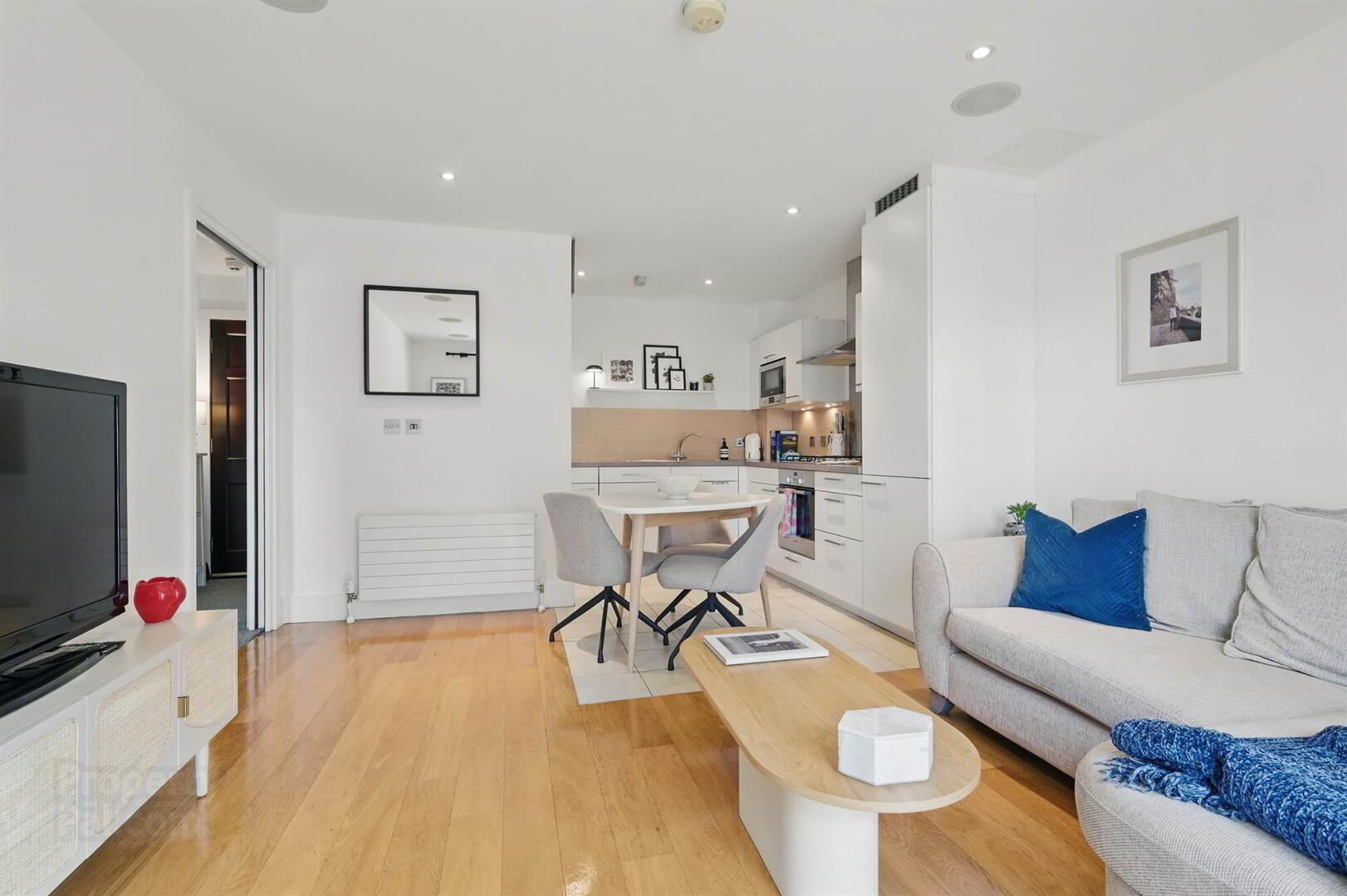 Apt 42 Custom House Square, 4 Ulster Street 11 of 17